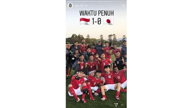 Timnas Indonesia U-16 berselebrasi setelah mengalahkan Jepang U-15 di semifinal.