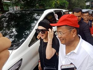 Syahrini Bangga Didatangi Sang Idola ke Rumahnya