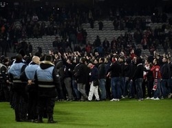 Ricuh di Partai Ligue 1, 100-200 Fans Menyerbu Masuk ke Lapangan