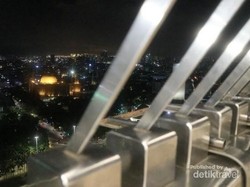 Indahnya Monas di Malam Hari