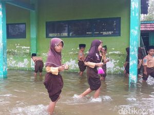Curah Hujan Tinggi, Sekolah-sekolah di Lamongan Terendam Banjir