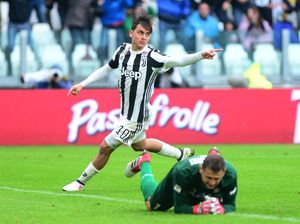 Dua Gol Dybala Antarkan Juventus ke Puncak Klasemen