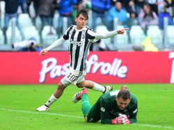 Dua Gol Dybala Antarkan Juventus ke Puncak Klasemen