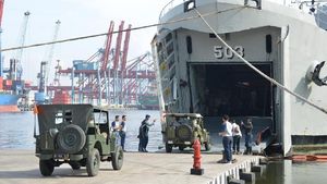 Saat Jeep Willys Era Perang Dunia II Masuk Lambung KRI Teluk Amboina