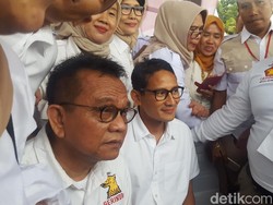 Seloroh Sandi: Jika Taufik Pakai Baju #2019PrabowoPresiden Boleh