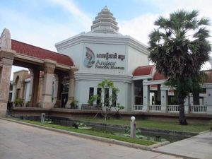 Belajar Sejarah Kamboja di Angkor National Museum
