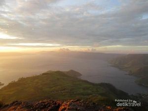 Menyusuri Gunung Sipiso-piso yang Cantik