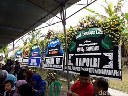 Bunga dari Panglima TNI dan Kapolri untuk Korban Tewas Kecelakaan Tank