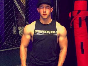 Ini Lho Nick Jonas, Pemilik Lengan Popeye Tunangan Priyanka Chopra