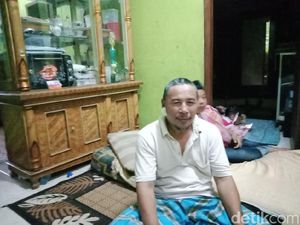 Abdul Mengaku Tak Kenal dengan Perempuan yang Menusuknya di Masjid Abdul Mengaku Tak Kenal dengan Perempuan yang Menusuknya di Masjid