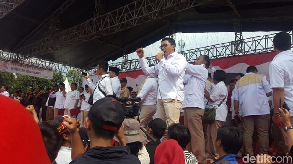 Kepalan Tangan Gerindra DKI di Deklarasi Prabowo Capres 2019