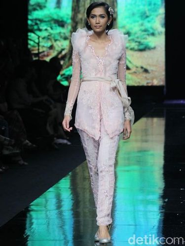Inspirasi Kebaya Modern.