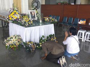 Jenazah Hari Darmawan akan Dikremasi di Bali Rabu Depan Jenazah Hari Darmawan akan Dikremasi di Bali Rabu Depan