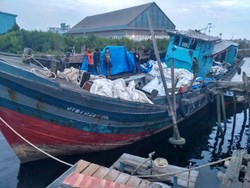 Kapal Bawa Pakaian Bekas Impor Ditangkap, Nakhoda Kabur
