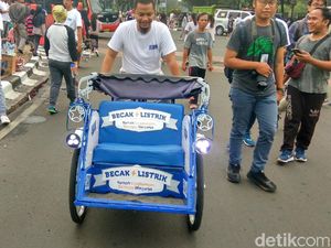 Putra Amien Rais Pamerkan Becak Listrik Rp 15 Juta ke Anies Putra Amien Rais Pamerkan Becak Listrik Rp 15 Juta ke Anies