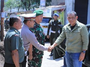 Insiden Tank Tergelincir, Pangkostrad Sambangi Rumah Duka Pratu Randi Insiden Tank Tergelincir, Pangkostrad Sambangi Rumah Duka Pratu Randi