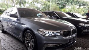 BMW 520i Dibawa Jakarta-Surabaya