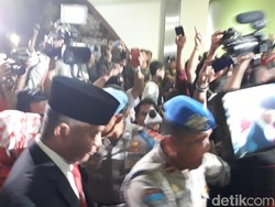 Debat Publik Perdana, Pasangan TB-Anton Datang Paling Akhir
