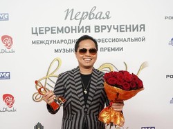 Keren! Sandhy Sondoro Raih Penghargaan di Moskow