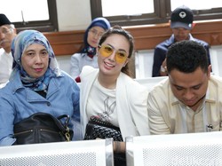 Cinta Ratu Terima Cerai dari Roby Geisha, Masih Bantah soal Klenik