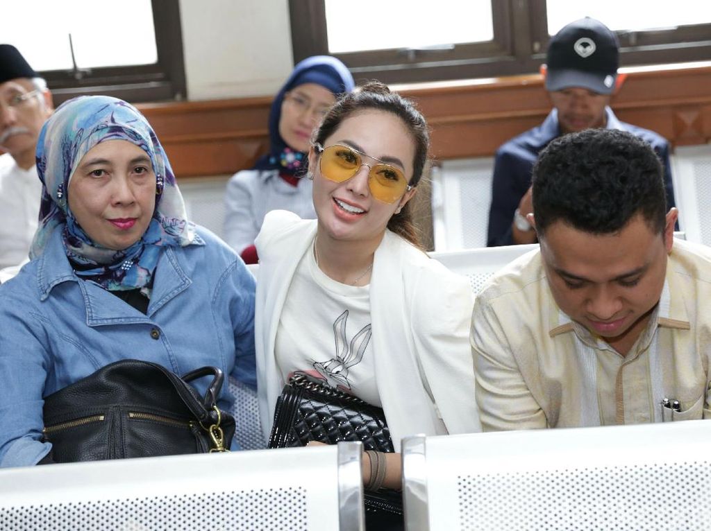 Cinta Ratu Bantah Pelet Roby, Depe Bantah Bikin Settingan Soal Rumah Tangga Cinta Ratu Bantah Pelet Roby, Depe Bantah Bikin Settingan Soal Rumah Tangga