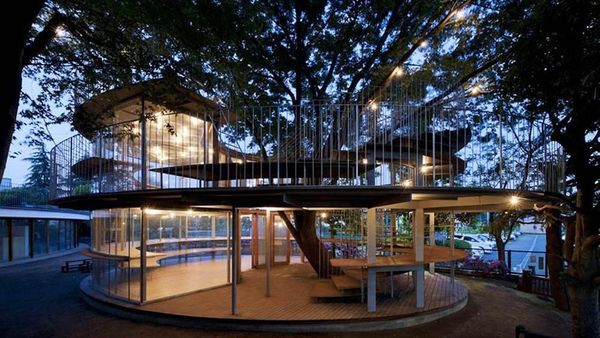 Arsitek Sayang Pohon, Gedungnya yang Ngalah