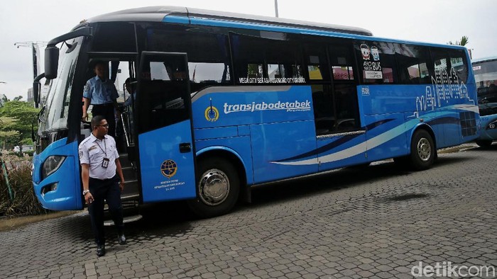 Ganjil Genap di Tol Bekasi, TransJakarta Operasikan Bus Premuim Peraturan ganjil genap diberlakukan di ruas tol Jakarta-Cikampek, tepatnya di pintu Tol Bekasi Barat dan Bekasi Timur. TransJakarta pun mengoperasikan bus premium di ruas tol tersebut.