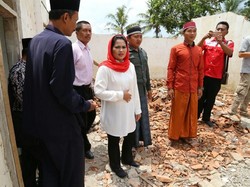 Ke Jember, Puti Kunjungi Madrasah yang Rusak Akibat Puting Beliung
