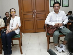Hadir di Sidang Cerai Perdana, Roby Geisha Tolak Dicium Cinta Ratu