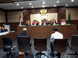 Anak Buah Ponakan Novanto Akui Terima USD 2 Juta untuk Senayan