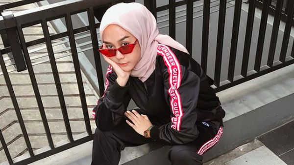 10 Inspirasi Gaya Hijab Buat Kamu yang Ingin Tampil SWAG