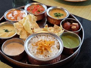 Ada Butter Chicken hingga Paneer Kathi Roll Rasa Autentik di Flavors of India