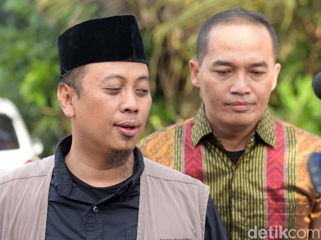 Mediasi Opick dan Dian Rositaningrum Happy Ending dengan Perpisahan Mediasi Opick dan Dian Rositaningrum Happy Ending dengan Perpisahan