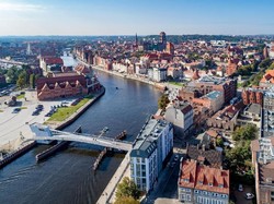 Polandia Hilangkan Karantina Bagi Beberapa Turis yang Sudah Divaksinasi?