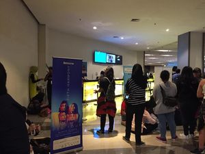 Fifth Harmony Sambangi Jakarta, Para Penonton Antre Sejak Sore Fifth Harmony Sambangi Jakarta, Para Penonton Antre Sejak Sore