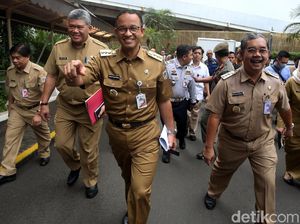 Foto: Anies Sidak Sumur Resapan Gedung-gedung di Jakarta