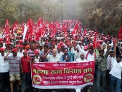 Ribuan Petani India Jalan Kaki 6 Hari, Ada Apa?