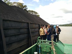 Dua Tongkang Pengangkut Batu Bara Ilegal di Kalteng Diamankan