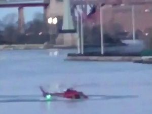 Penampakan Helikopter yang Jatuh di New York dan Tewaskan 2 Orang