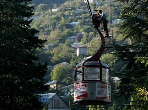 Foto: Kereta Gantung Unik di Negara Georgia