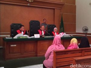 Korban First Travel Menangis: Andika Tolong Kembalikan Uang Saya