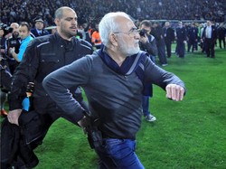 Presiden Klub yang Bawa Pistol ke Lapangan Minta Maaf