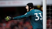 Nama kiper Arsenal Petr Cech masuk dalam rumor yang akan dibeli Chelsea, jika skenario kepindahan Courtois ke Real Madrid terjadi. Sebelumnya Cech juga sempat membela Chelsea dari 2004-2015 dan mempersembahkan banyak trofi. (Foto: Eddie Keogh/Reuters)