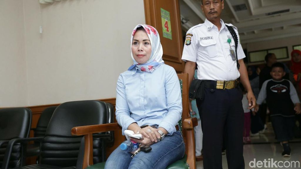 Dimadu Tapi Malah Digugat Cerai Abdee Slank, Anita Hadiri Sidang Cerai Dimadu Tapi Malah Digugat Cerai Abdee Slank, Anita Hadiri Sidang Cerai