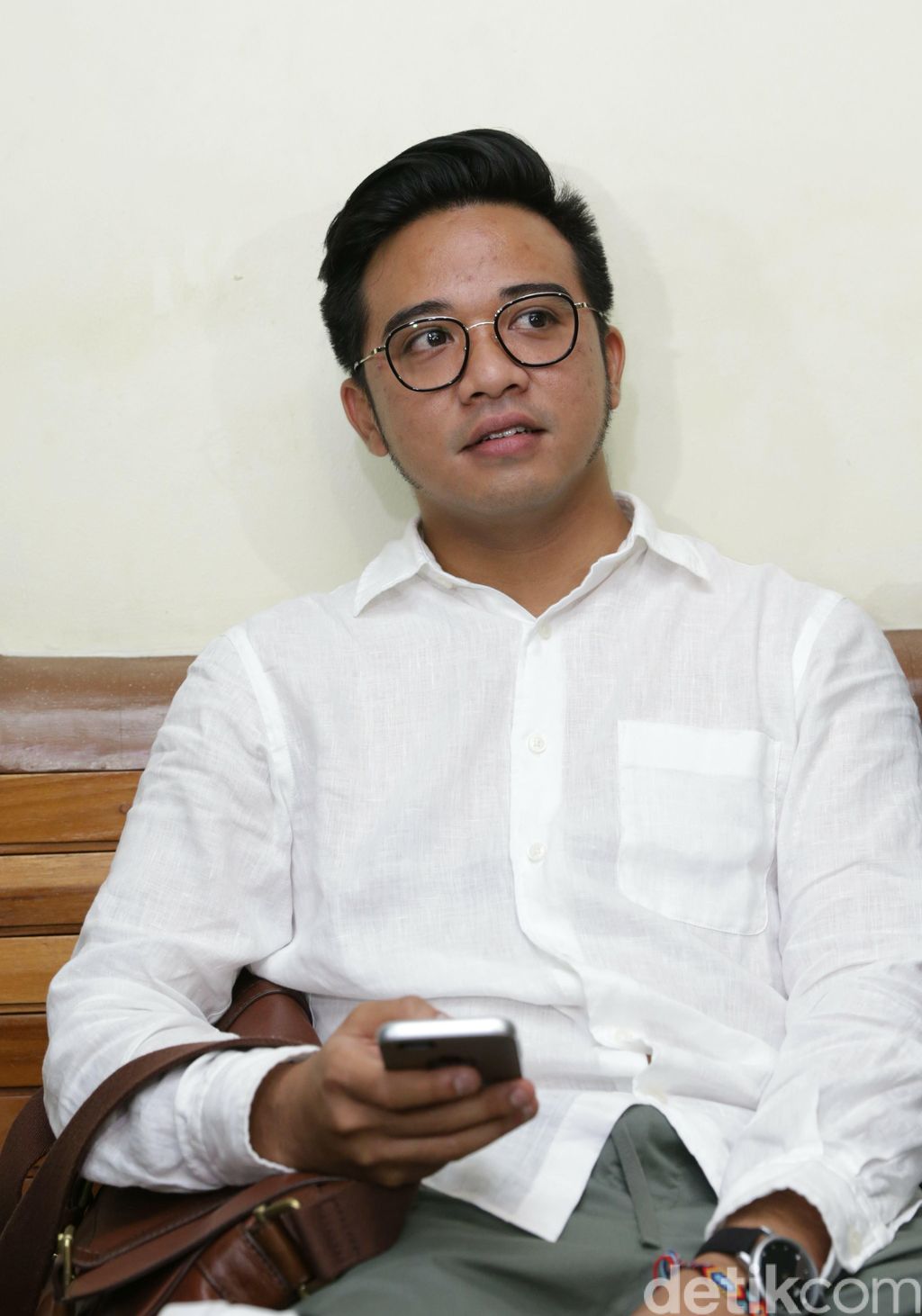 kompak! Datang Sidangan Penceraian Cinta dan Roby Memakaian Putih-Putih