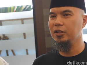 Pengacara Pastikan Ahmad Dhani Hadiri Sidang Perdana Besok Pengacara Pastikan Ahmad Dhani Hadiri Sidang Perdana Besok