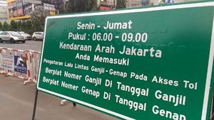Foto: Begini Kondisi Hari Pertama Ganjil Genap di Tol Bekasi Barat