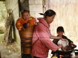 Tak Ada Kata Telat untuk Belajar, Ini Kisah Ibu Masuk TK Bareng Anaknya