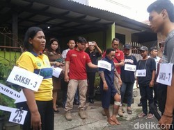 Pembunuh Meta di Semarang Disoraki Warga saat Rekonstruksi