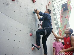 Saat Menpora Jajal Latihan Panjat Tebing: Ngeri-Ngeri Sedap!